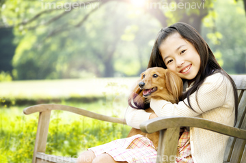 犬 抱っこ 子犬 の画像素材 日本人 人物の写真素材ならイメージナビ