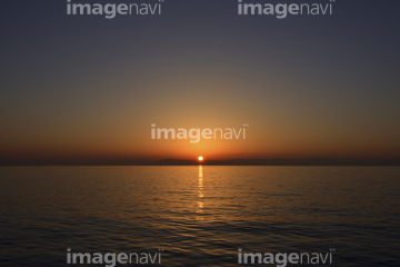 夜明けの海 の画像素材 空 自然 風景の写真素材ならイメージナビ
