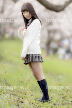 ミニスカ 女子高生 制服 ブレザー 学生服】の画像素材 | 日本人・人物の写真素材ならイメージナビ