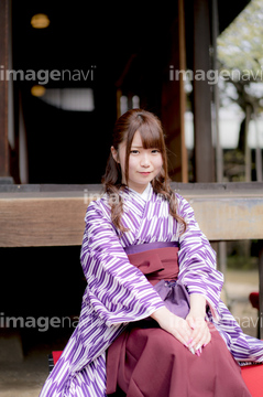 袴 女 座る の画像素材 季節 イベント イラスト Cgの写真素材ならイメージナビ