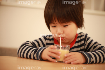 ジュース 飲む ストロー かわいい の画像素材 飲み物 食べ物の写真素材ならイメージナビ