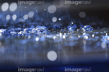 雫 の画像素材 水 バックグラウンドの写真素材ならイメージナビ