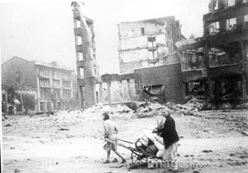 Stalingrad, september 1942, the crossing of the akhtuba