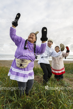 民族衣装 先住民族 イヌイット の画像素材 外国人 人物の写真素材ならイメージナビ