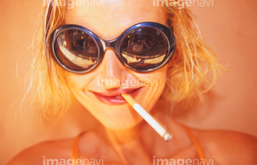 喫煙 くわえタバコ の画像素材 行動 人物の写真素材ならイメージナビ