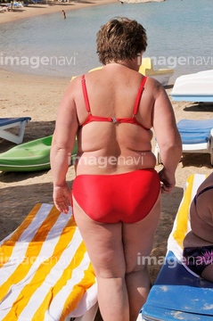 デブ 後ろ姿 の画像素材 構図 人物の写真素材ならイメージナビ