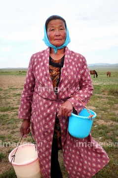 女性 外国人 楽しみ 遊牧民族 モンゴル人 の画像素材 季節 人物の写真素材ならイメージナビ