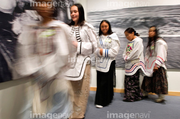 民族衣装 先住民族 イヌイット 顔 の画像素材 年齢 人物の写真素材ならイメージナビ