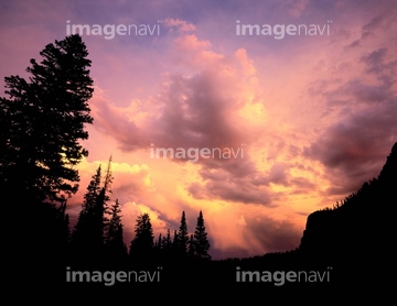 夕焼け空 ピンク色 雷 の画像素材 写真素材ならイメージナビ