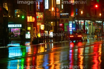 東京 雨 夜 ネオンサイン の画像素材 リゾート 田園 町並 建築の写真素材ならイメージナビ
