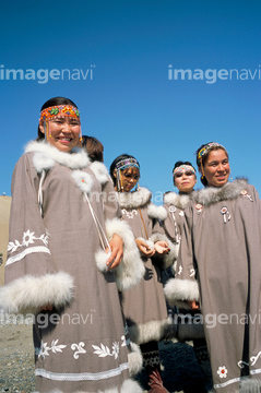 民族衣装 先住民族 イヌイット 顔 の画像素材 年齢 人物の写真素材ならイメージナビ