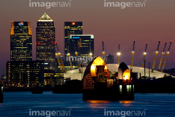 街並み ロンドン イングランド地方 夜 テムズバリア の画像素材 都会 町並 建築の写真素材ならイメージナビ