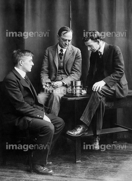 モノクロ 男性 外国人 3人 の画像素材 美術 イラスト Cgの写真素材ならイメージナビ