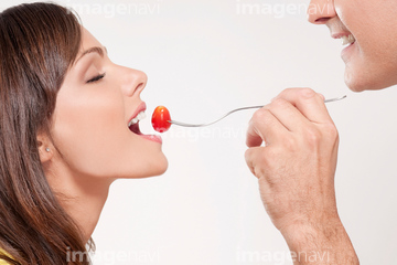 フォーク 食べる 横顔 あーん の画像素材 行動 人物の写真素材ならイメージナビ