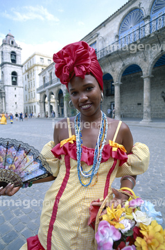 国 地域 中南米 キューバ 1人 笑顔 ターバン の画像素材 写真素材ならイメージナビ