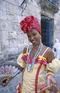 国 地域 中南米 キューバ 1人 笑顔 ターバン の画像素材 写真素材ならイメージナビ