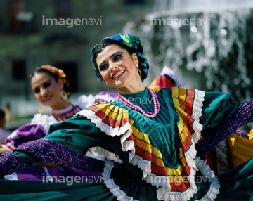 メキシコ 民族衣装 女性 上半身 の画像素材 外国人 人物の写真素材ならイメージナビ