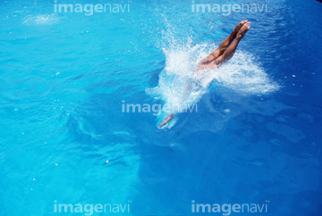 水泳 飛び込み 瞬時 の画像素材 ウォータースポーツ スポーツの写真素材ならイメージナビ