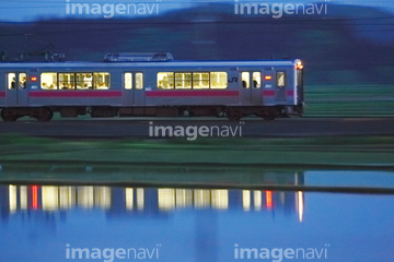 電車 日本 701系電車 横向き の画像素材 写真素材ならイメージナビ