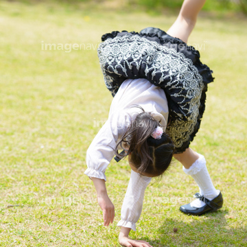 鉄棒　jsパンチラ 画像素材 | 日本人・人物の写真素材ならイメージナビ