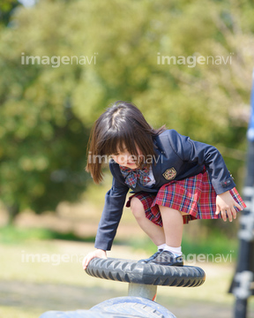 幼稚園児パンチラ しゃがむ 子供・年齢層 幼児 1人 園児】の画像素材 | 日本人・人物の写真素材ならイメージナビ