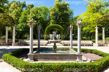 町並 建築 公園 文化財 西洋庭園 噴水装置 青色 の画像素材 写真素材ならイメージナビ