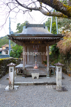 神社 祠 和風 冬 の画像素材 写真素材ならイメージナビ