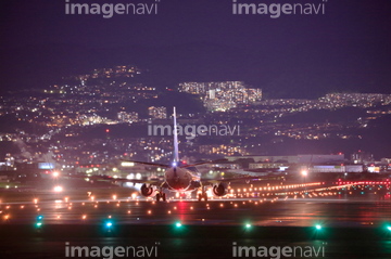 空港 夜 夜景 の画像素材 航空 乗り物 交通の写真素材ならイメージナビ
